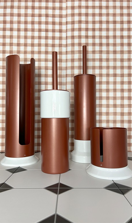 Ensemble Les Jolis accessoires - Brosse au sol, dérouleur, range papier Ensemble Les Jolis accessoires - Brosse au sol, dérouleur, range papier